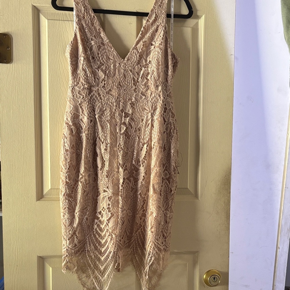 G by guess Elegant Lace V-Neck Dress in Tan